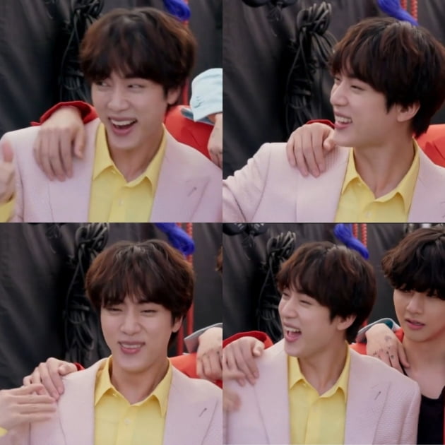 방탄소년단 진, 美 횡단보도 콘서트에서 선보인 슈퍼스타 글로우