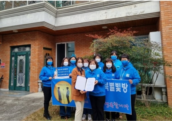 임영웅 팬클럽 영웅시대 전북별빛방, 미혼모 자립기반 위해 후원금 전달