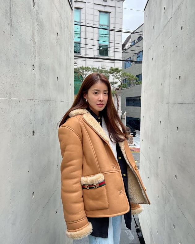 '외식사업가♥' 이시영, 명품 C사 재킷에 찢청…추위에도 끄떡없는 '명품 인간' [TEN★]