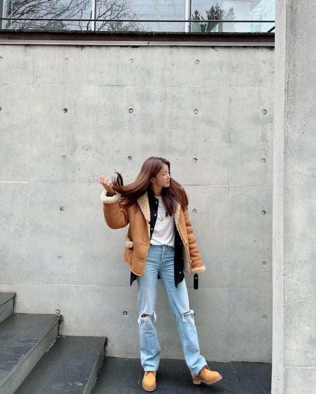 '외식사업가♥' 이시영, 명품 C사 재킷에 찢청…추위에도 끄떡없는 '명품 인간' [TEN★]