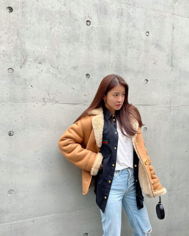 '외식사업가♥' 이시영, 명품 C사 재킷에 찢청…추위에도 끄떡없는 '명품 인간' [TEN★]