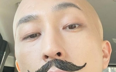 '8살 연하♥' 슬리피, 파격적 삭발+콧수염...결혼 앞두고 무슨 일?[TEN★]
