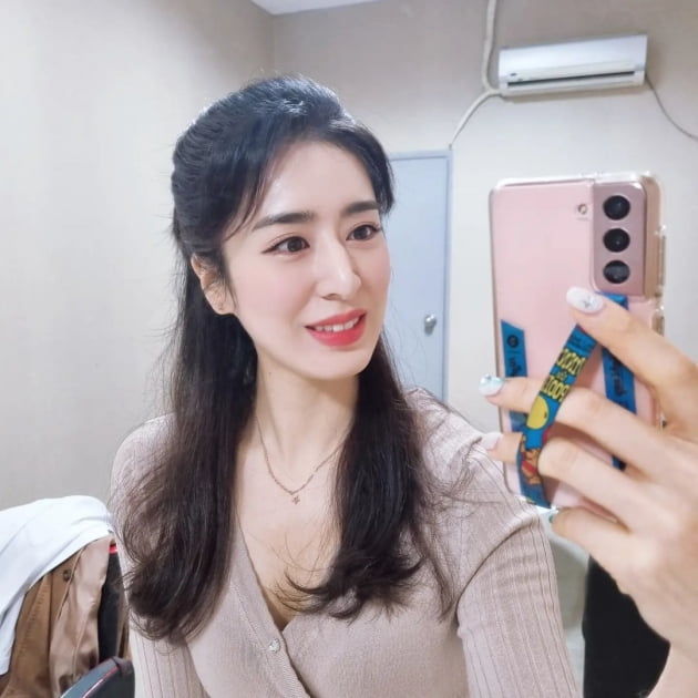 '주진모♥' 민혜연, 앞뒤 다른 패션 "무리한 요구도 뚝딱뚝딱" [TEN★]