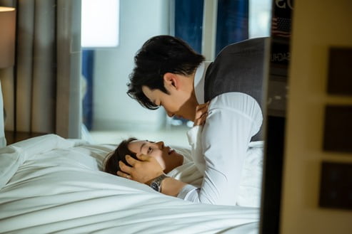 [종합] 수애, 김강우 상간녀 처단…백지원 폭행 동영상에 '충격' ('공작도시')