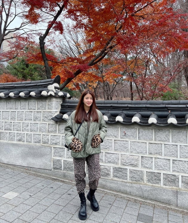 '외식사업가♥' 이시영, 치타룩 입고 와인 한 잔…호랑이도 놀랄 패션 센스 [TEN★]