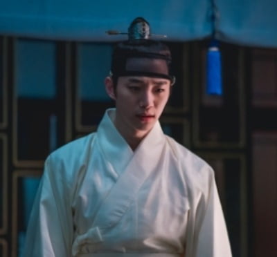이준호, 주말 접수한 사극 제왕...깊이 있는 연기에 시청률도 UP('옷소매')