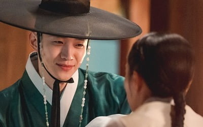 '옷소매' 이준호♥이세영, 카메라 꺼졌는데…'애정행각' 포착