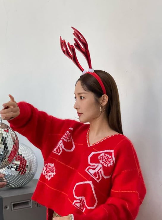 박민영, 산타가 반할 만한 크리스마스 요정…빨강빨강 사랑스럽네 [TEN★]