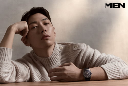 론진, 가수 그레이와 함께 한 ‘노블레스 맨’ 1월호 화보 사진 공개해