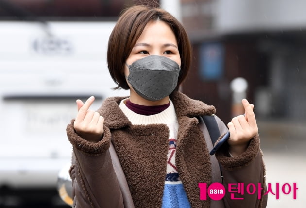 [TEN 포토] 알리 ' 쌍하트 뿅'