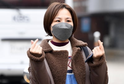 [TEN 포토] 알리 ' 쌍하트 뿅'