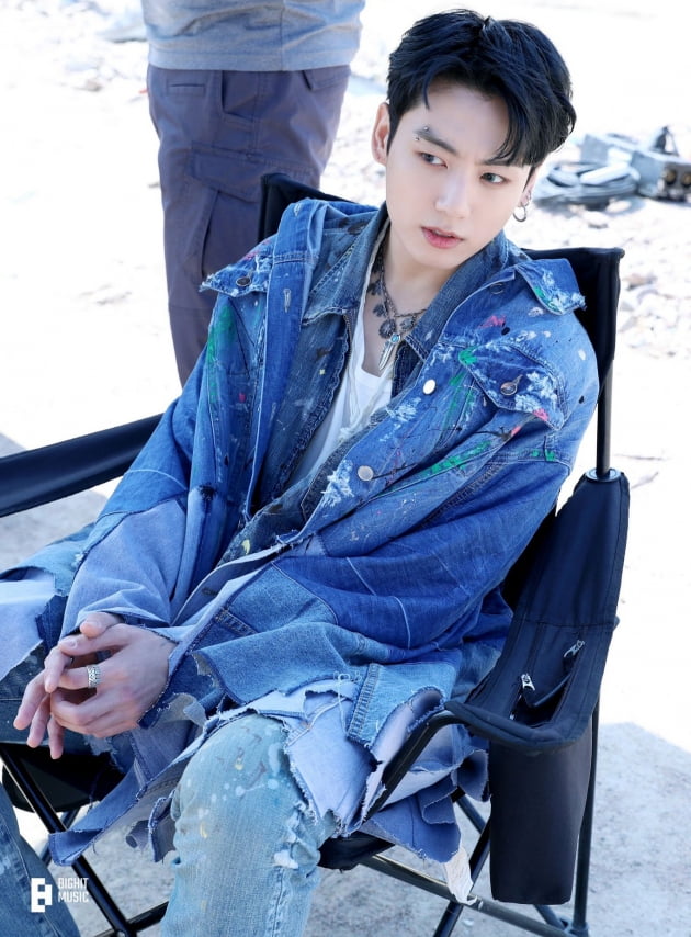 방탄소년단 정국 인스타, 美전설적 기타리스트 '톰 모렐로'가 BTS 멤버 중 유일 '팔로잉'