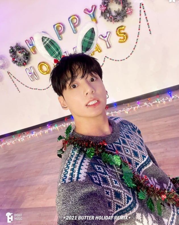 방탄소년단 정국, 극강 귀요미 토끼X끼부림 눈빛X애교 '폭발 미소'