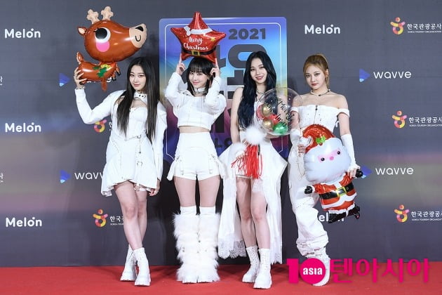 [TEN 포토] 에스파 '귀여움이 뚝뚝'