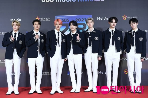 [TEN 포토] 엔하이픈 '잘생긴애 옆에 잘생긴애'