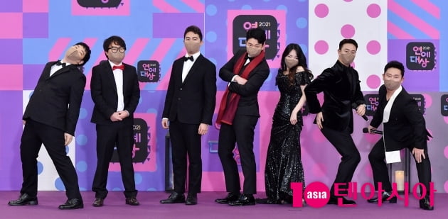 [TEN 포토] 홍연호-짐원훈-박진호-황정혜-김원효-이승윤 '멋진 포즈로 인사'(2021 KBS 연예대상)