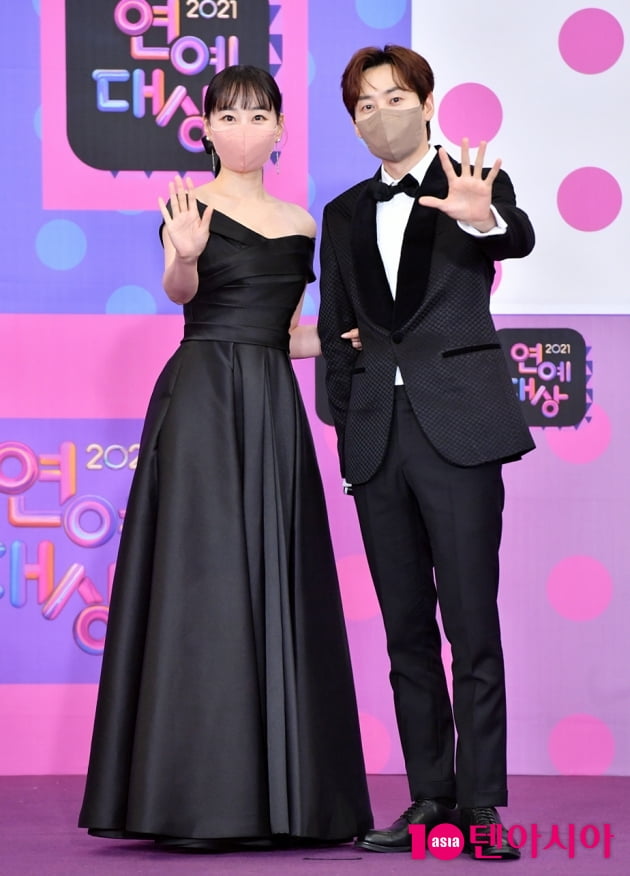 [TEN 포토] 이소라-은혁 '다정하게 팔장끼고'(2021 KBS 연예대상)