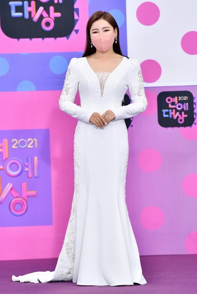[TEN 포토] 송가인 '순백의 드레스 자태'(2021 KBS 연예대상)