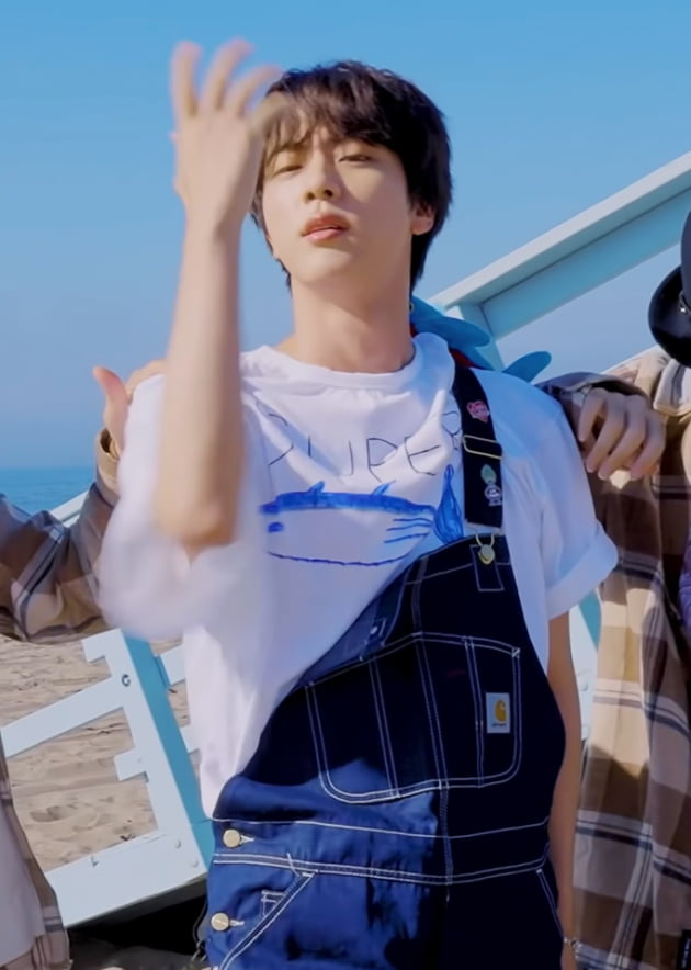 방탄소년단 진 '슈퍼참치'.. 싸이를 넘은 韓 솔로 새로운 이정표