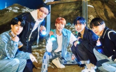 원위, 'Planet Nine : VOYAGER' 콘셉트 포토 공개