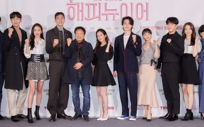 '해피 뉴 이어', 짝사랑女 한지민부터 황혼 멜로까지...14人의 로맨스 백화점 [종합]