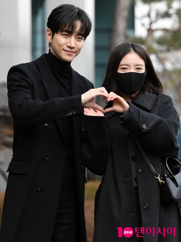 [TEN 포토] '옷소매' 이준호·이세영 커플, '정오의 희망곡' 스페셜 DJ로 공약이행