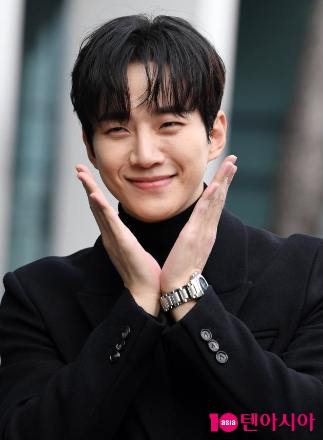 [TEN 포토] 이준호 '잘생긴 꽃 한송이'