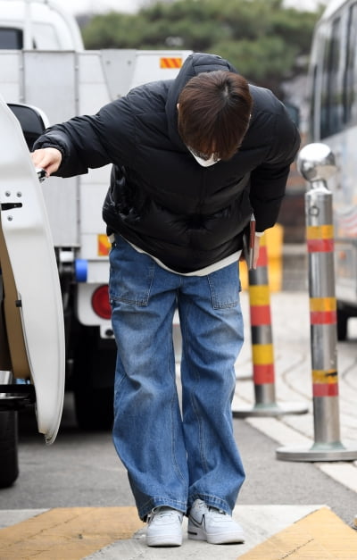 [TEN 포토] 김재환 '예의바른 폴더인사'