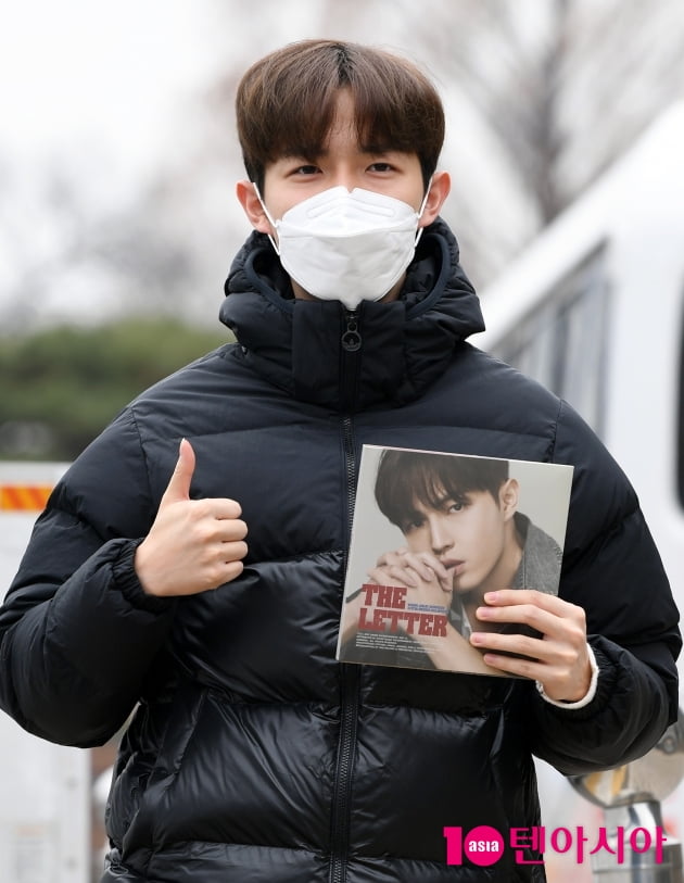 [TEN 포토] 김재환 '내 앨범 엄지척'