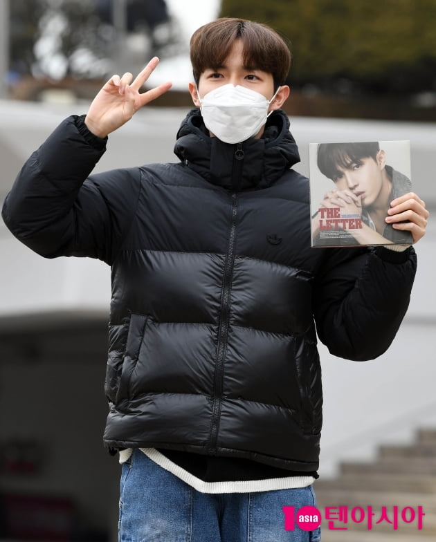 [TEN 포토] 김재환 '상큼한 브이'