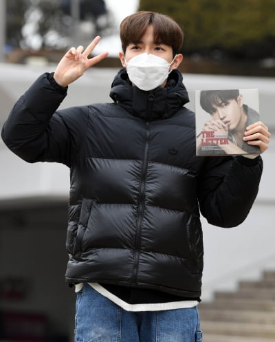 [TEN 포토] 김재환 '상큼한 브이'