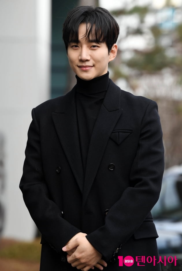 [TEN 포토] 이준호 '방송국 밝히는 외모'