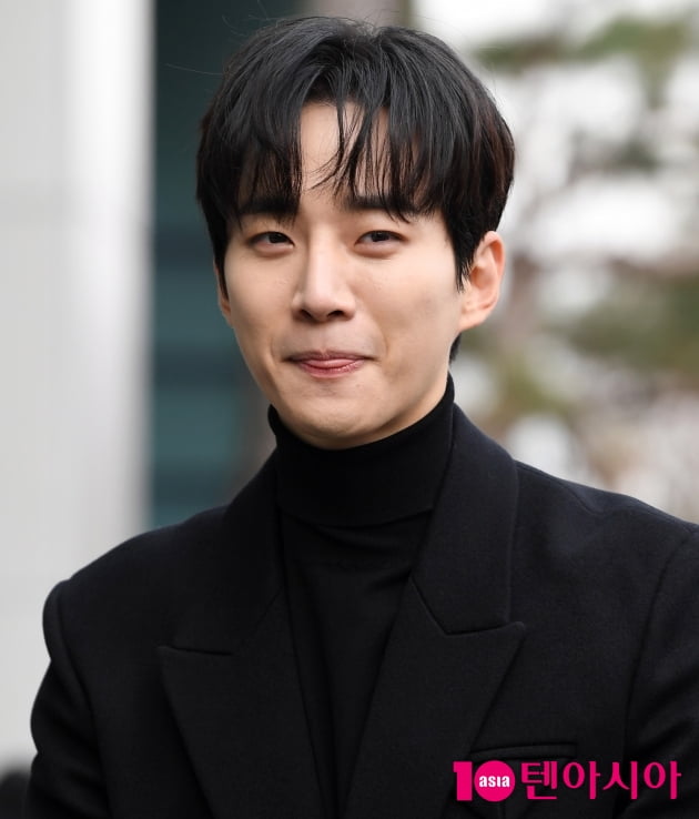 [TEN 포토] 이준호 '당황해서 혀 빼꼼'