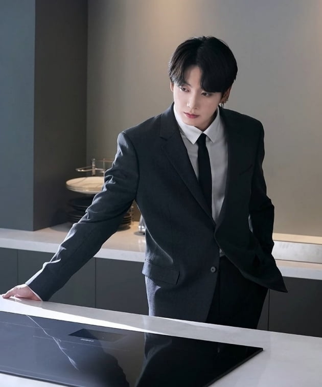 방탄소년단 정국, 신사 면모 '조각 미남 자태'