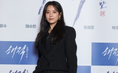 '해적: 도깨비 깃발' 한효주 "강하늘 얄미워…공부 열심히 안 하는데 잘 하는 느낌"