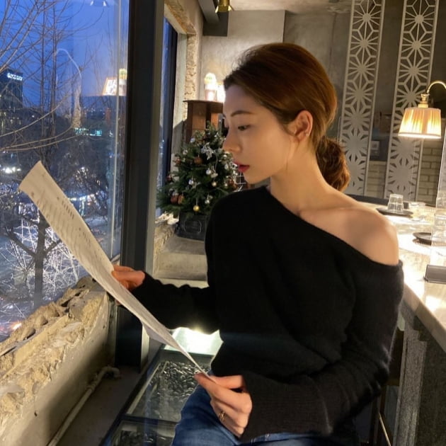 '정겨운♥' 김우림, 연말 데이트하다 맹추위에 잃어버린 왼쪽 어깨 "괜찮아" [TEN★]