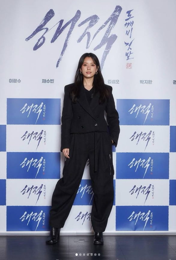 한효주, 여신 해적으로 변신...아름다운 미소 [TEN★]