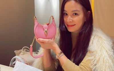 '장동건♥' 고소영, 20cm짜리 B사 미니백이 240만 원…선물에 '미소 활짝' [TEN★]