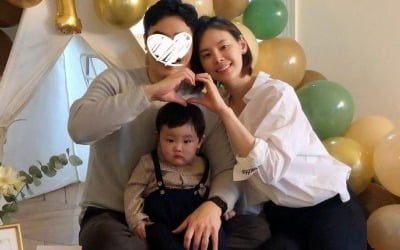 '프랑스댁' 구재이, ♥교수 남편 옆에 찰싹…아들 첫 돌 "똘똘 뭉쳐" [TEN★]