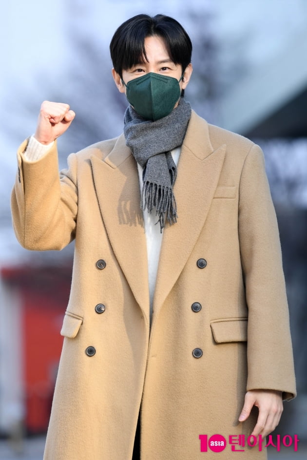 [TEN 포토] 권율 '영화 '경관의 피' 파이팅!'