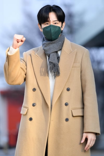 [TEN 포토] 권율 '영화 '경관의 피' 파이팅!'