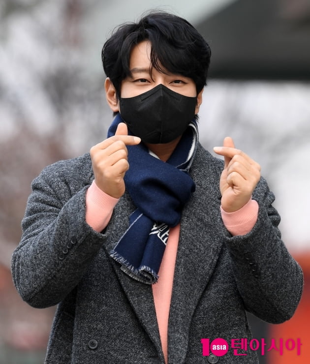 [TEN 포토] 황치열 '하트도 뿅뿅'