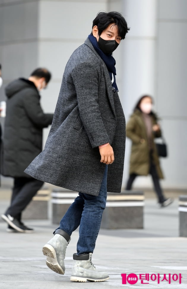 [TEN 포토] 황치열 '영화 속 한 장면처럼'
