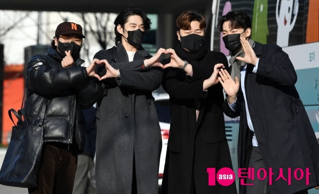 [TEN 포토] 라비던스 '창의적인 하트'