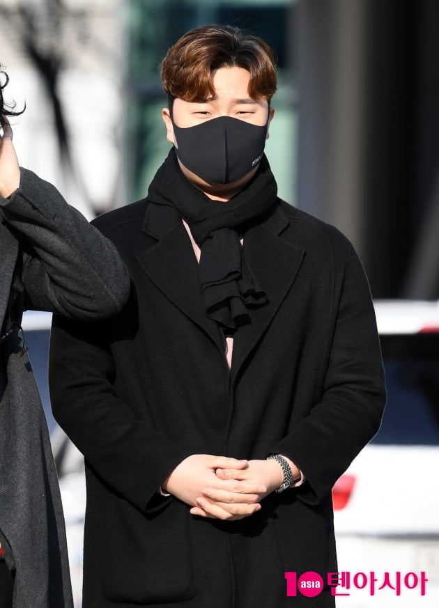 [TEN 포토] 라비던스 고영열 '신곡 나왔어요'