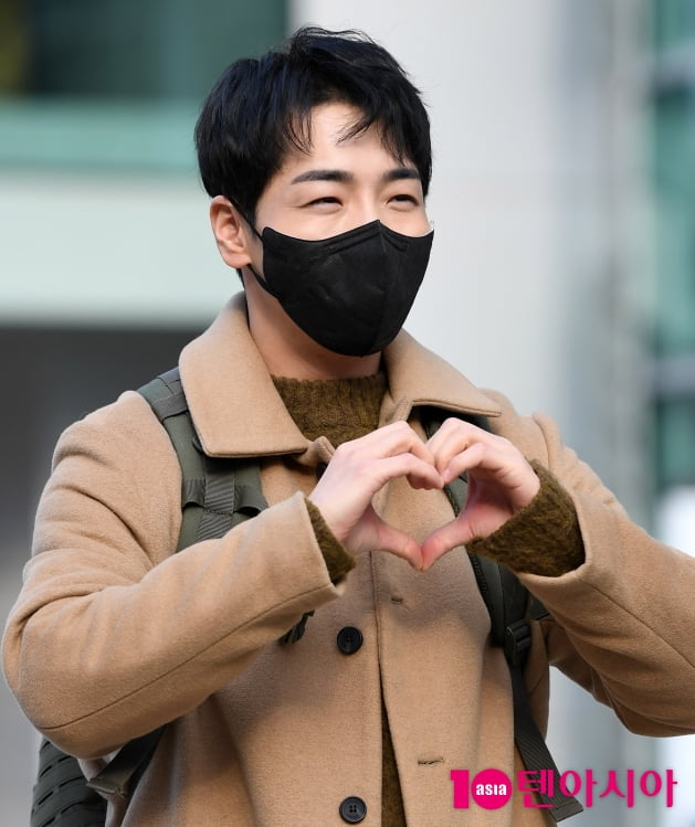 [TEN 포토] 박군 '하트 뿌려요'