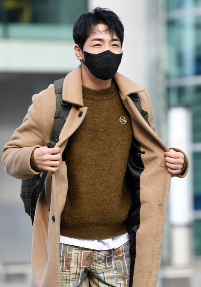 [TEN 포토] 박군 '유턴하지마'
