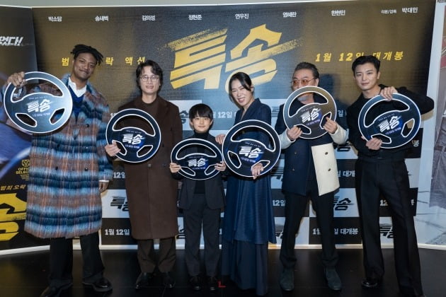 영화 '특송'의 언론시사회가 30일 롯데시네마 건대입구에서 열렸다. 배우 한현민(왼쪽부터), 송새벽, 정현준, 염혜란, 김의성, 연우진. / 사진제공=NEW