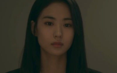 이이담, 베일에 싸인 캐릭터 '서늘한 눈빛' ('공작도시')