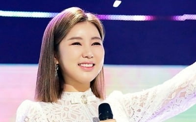 송가인, 트롯스타 20주 연속 1위…인기 독주